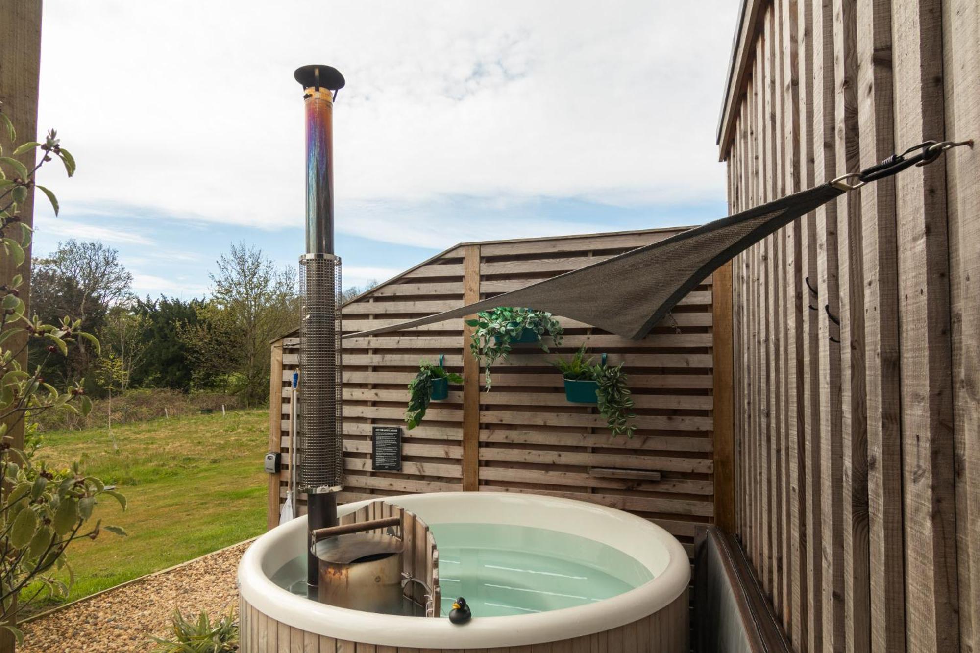 The Reef - Unique Hot Tub Cabin In Милпорт Екстериор снимка