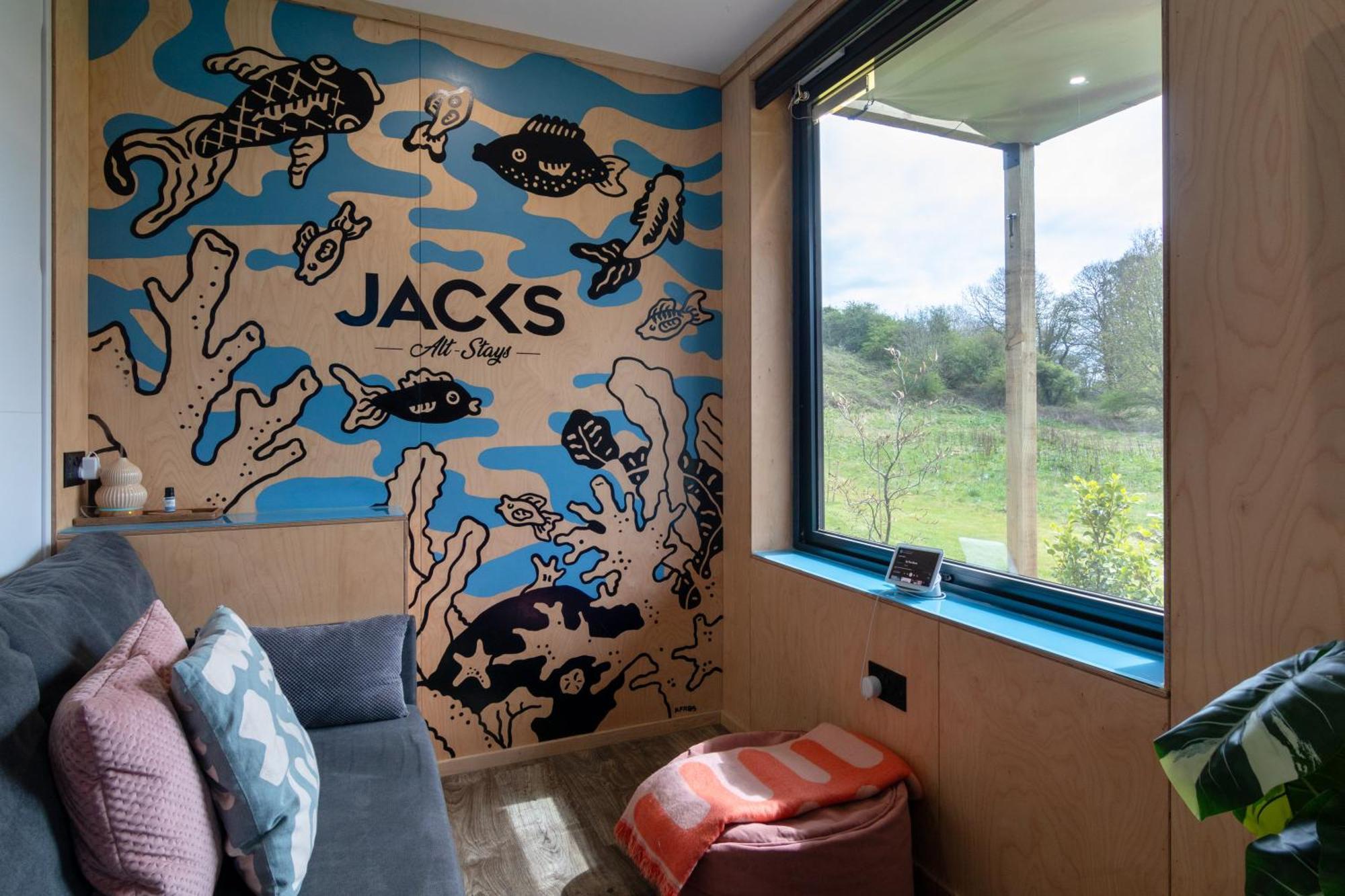 The Reef - Unique Hot Tub Cabin In Милпорт Екстериор снимка